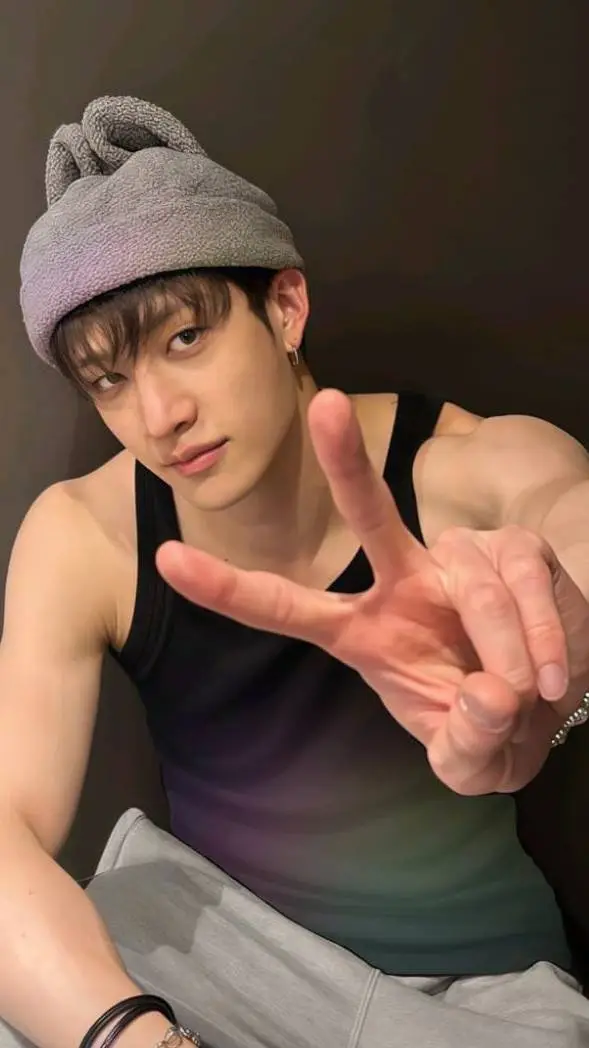 ai character: 💅bangchan💅 background