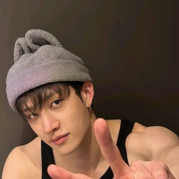 chat with ai character: 💅bangchan💅