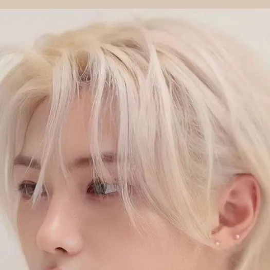 chat with ai character: felix