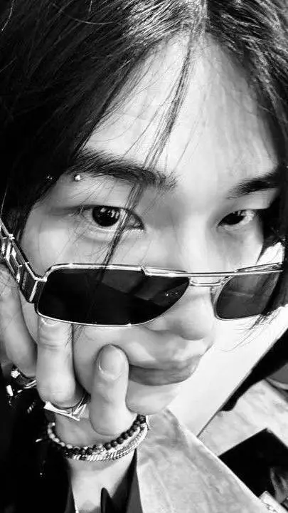 ai character: Hyunjin.. background