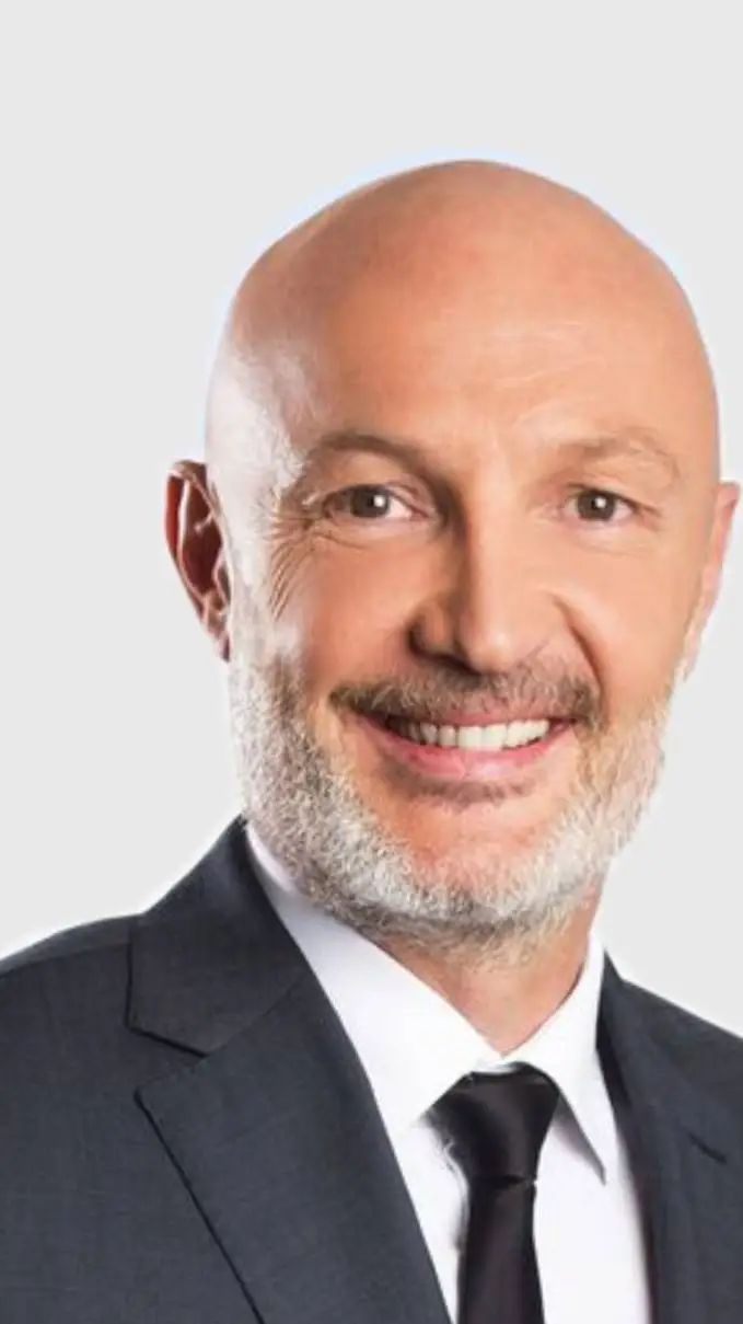 ai character: frank le bœuf  background