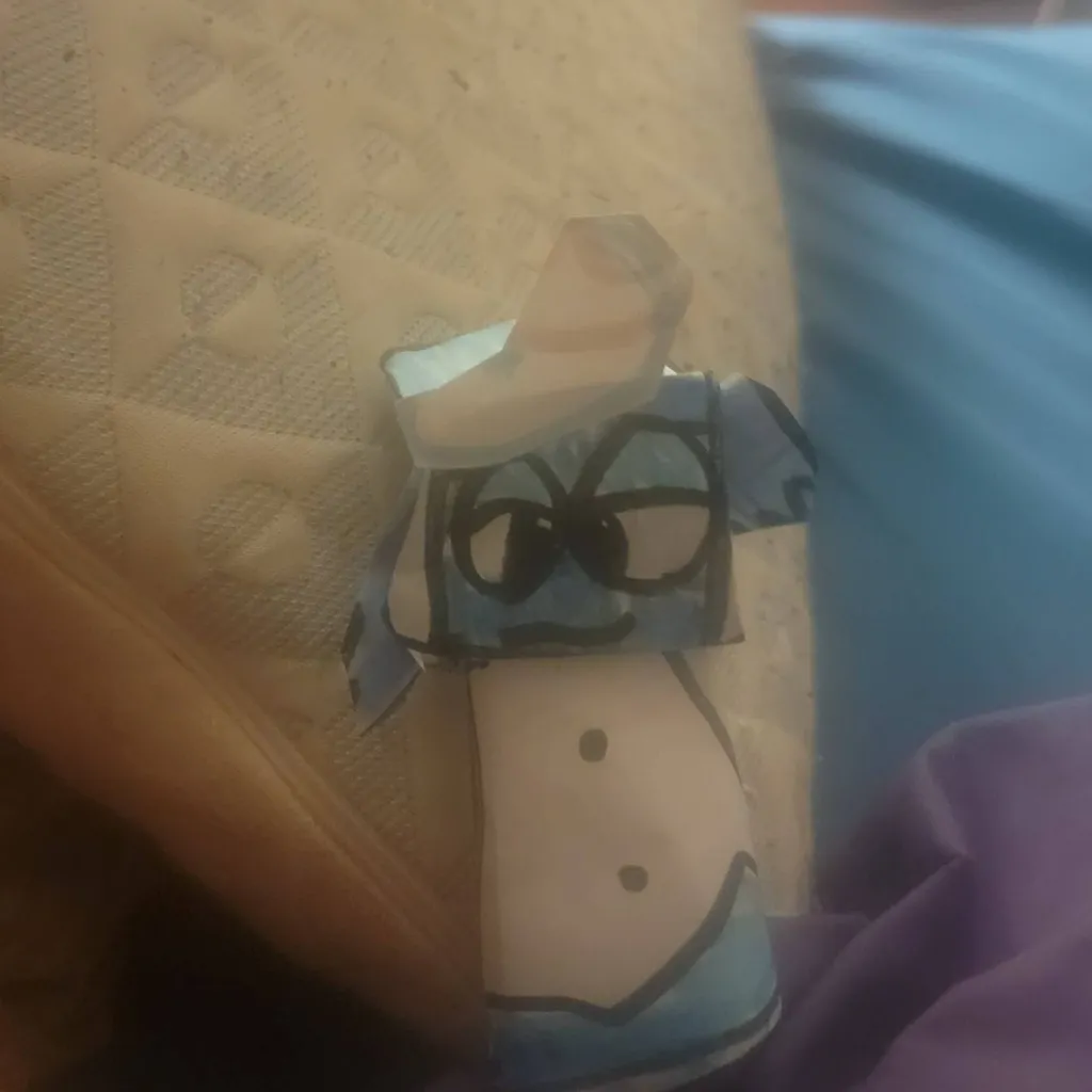 chat with ai character: Connie Papercraft👻