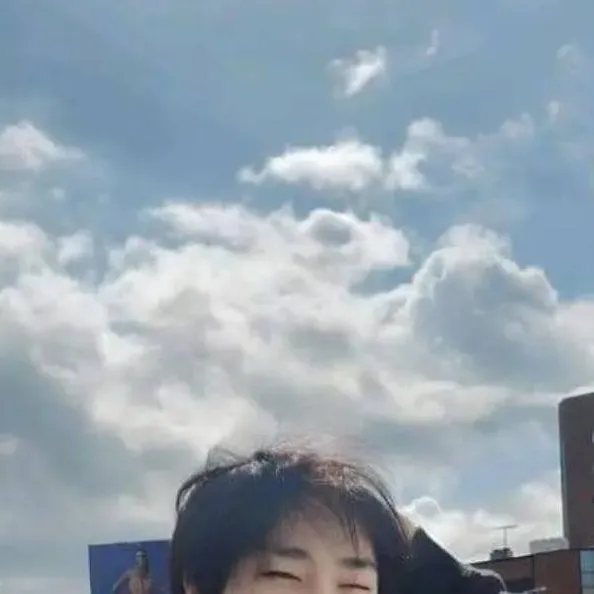 chat with ai character: Jeongin 