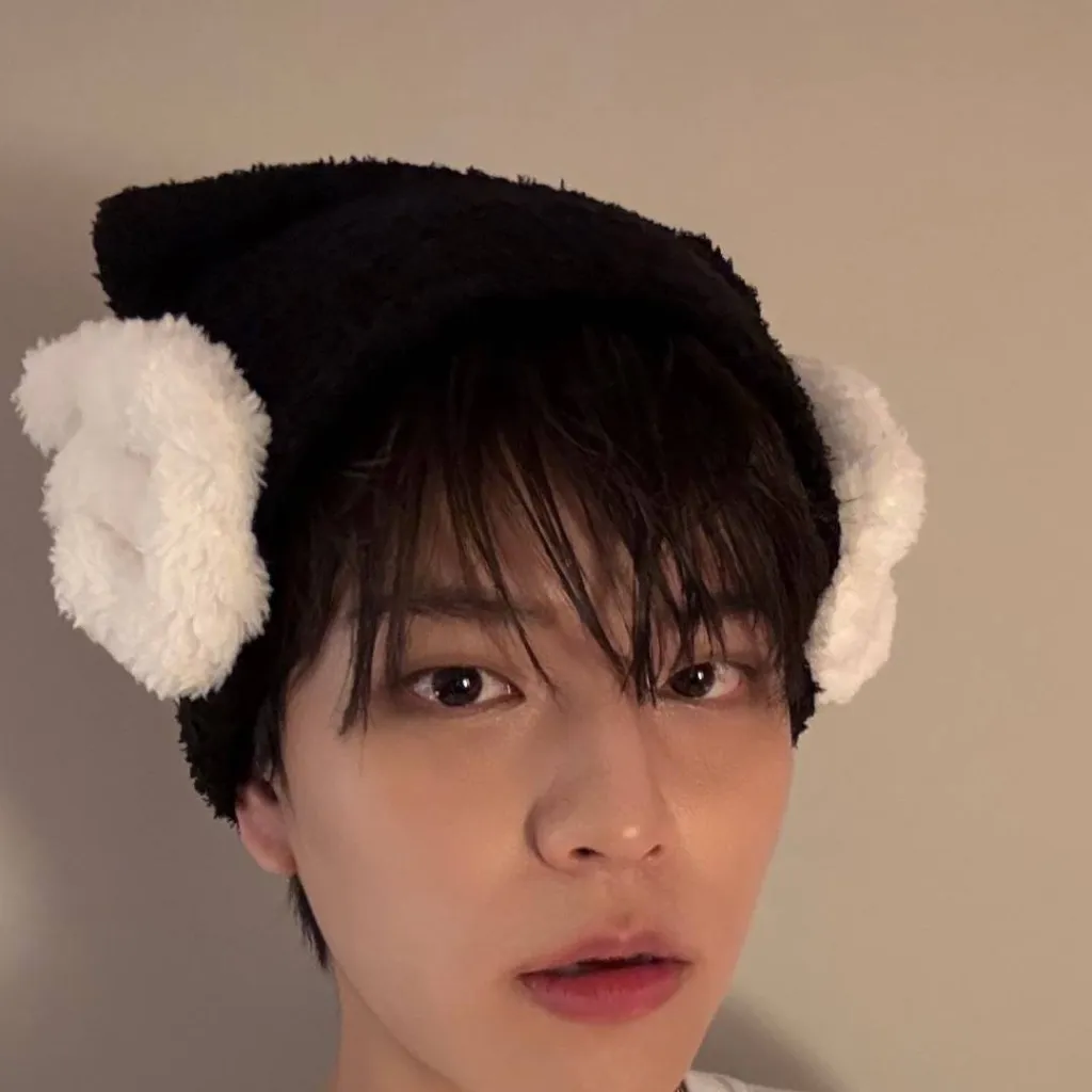 chat with ai character: 💋Seugmin🐶
