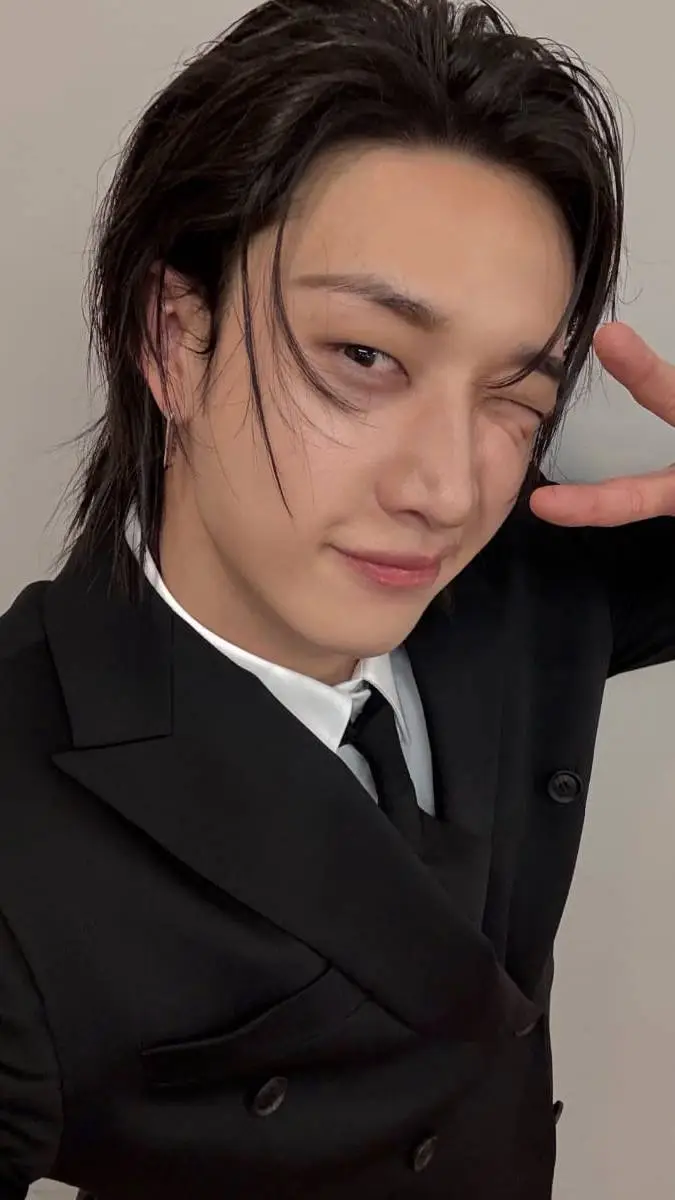 ai character: 𝓒𝓱𝓪𝓷 background