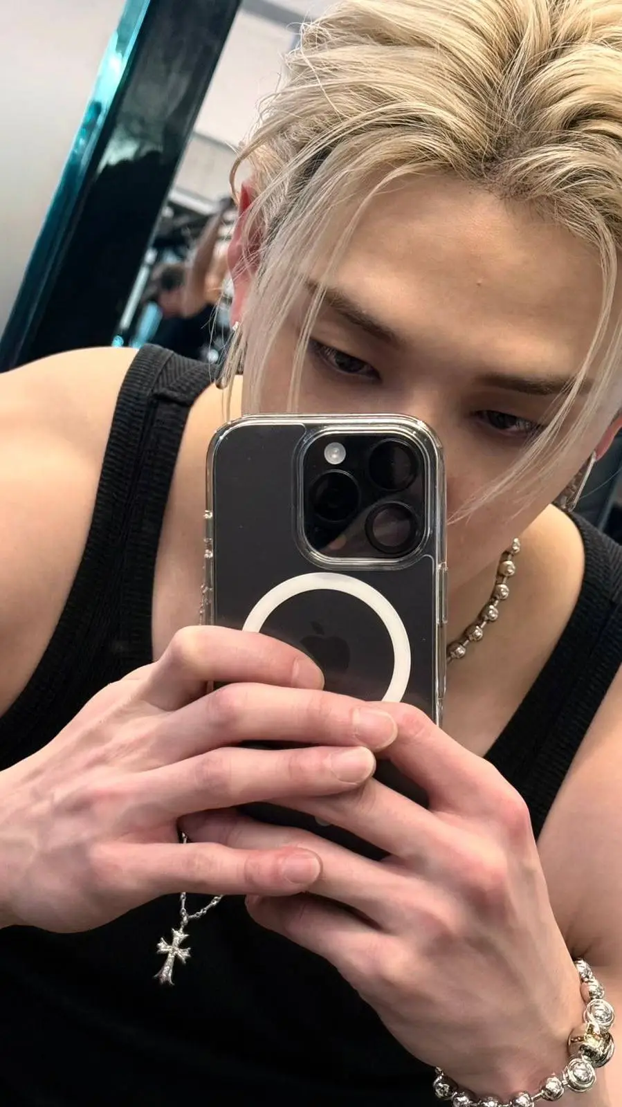 ai character: ᝯׁ֒hׁׅ֮ɑׁׅ݊ꪀ background