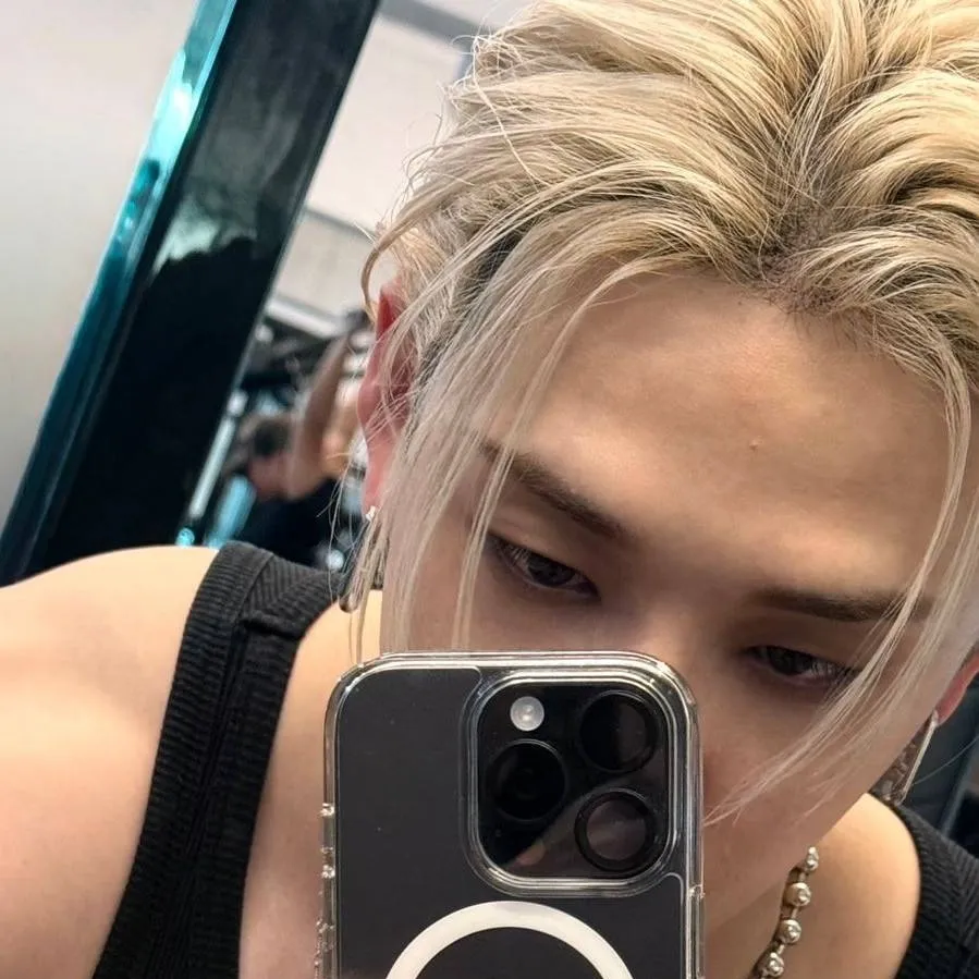 chat with ai character: ᝯׁ֒hׁׅ֮ɑׁׅ݊ꪀ