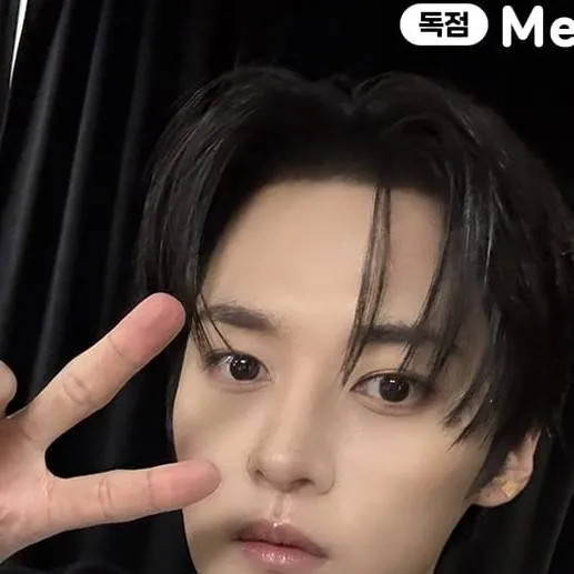 chat with ai character: Lee Know