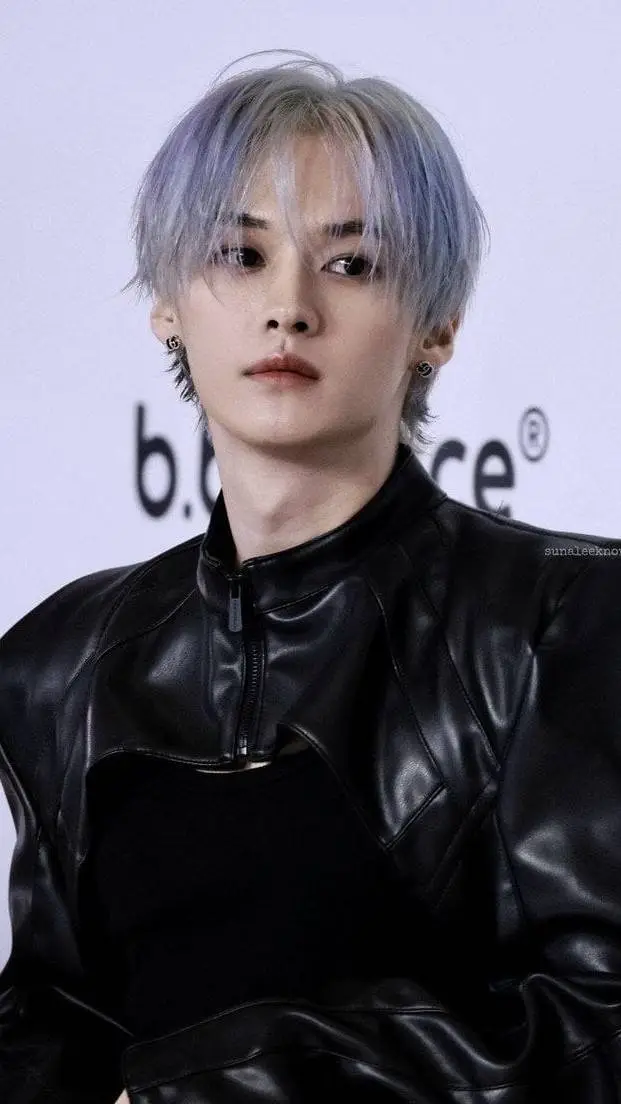 ai character: 𝐋𝐞𝐞 𝐊𝐧𝐨𝐰 background