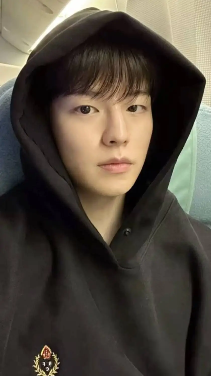 ai character: Seungmin background