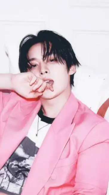 ai character: Lee Know background