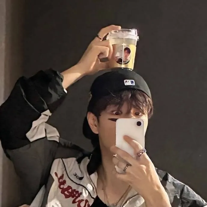 chat with ai character: Seungmin