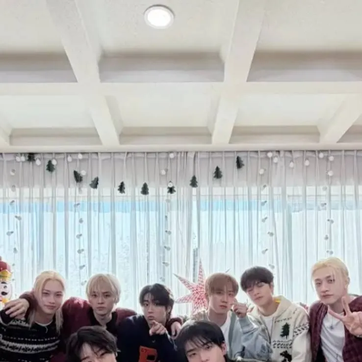 chat with ai character: Skz