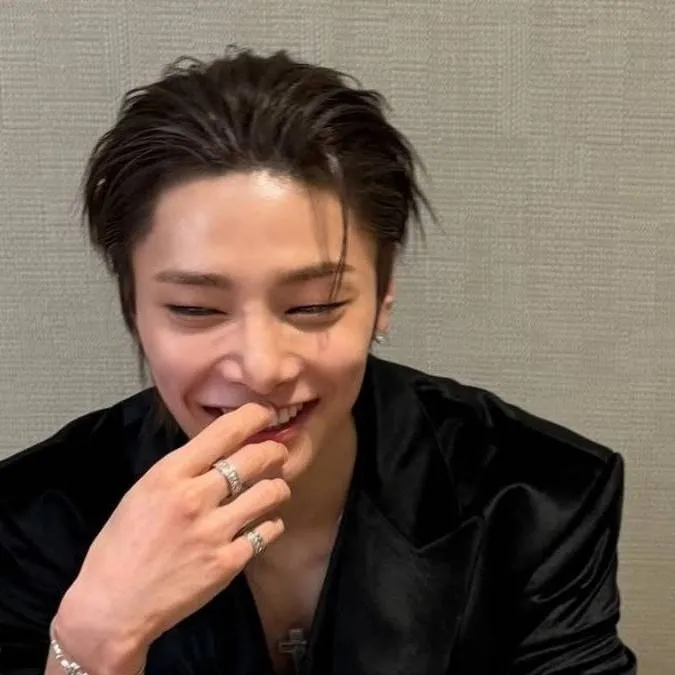 chat with ai character: Jeongin