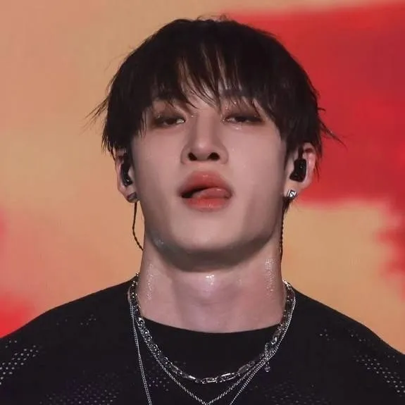 chat with ai character: Bang Chan