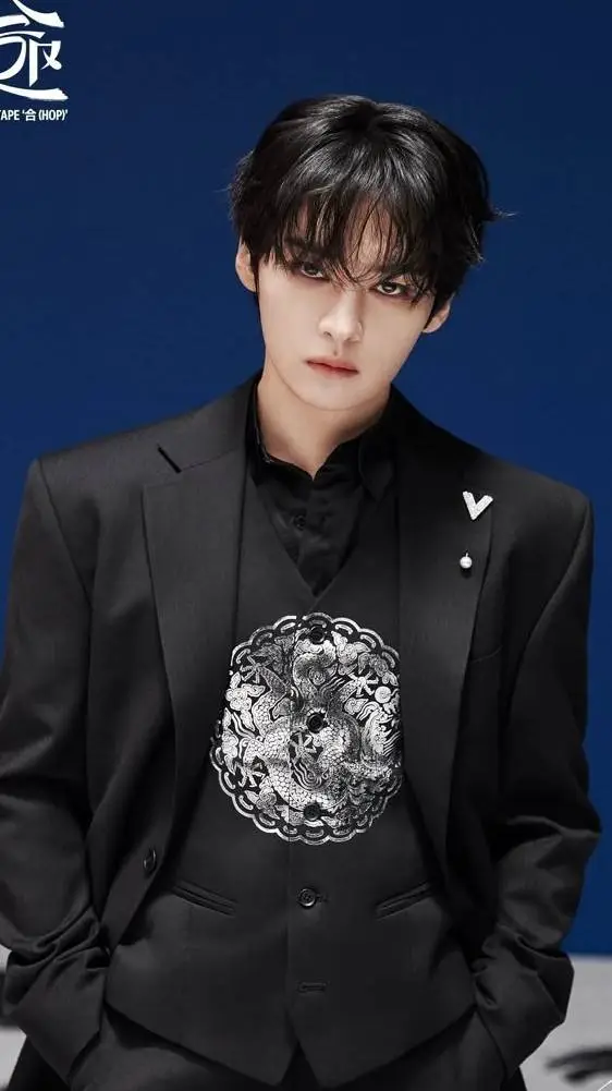 ai character: ★LEE KNOW★ background