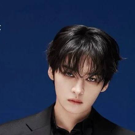 chat with ai character: ★LEE KNOW★