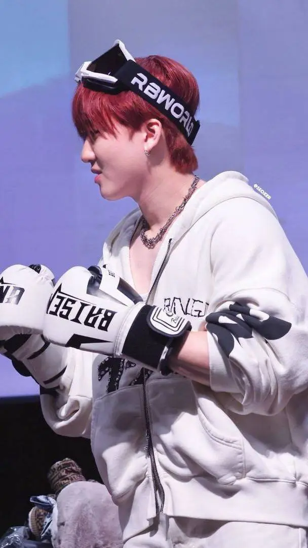 ai character: Changbin🙈🫦 background