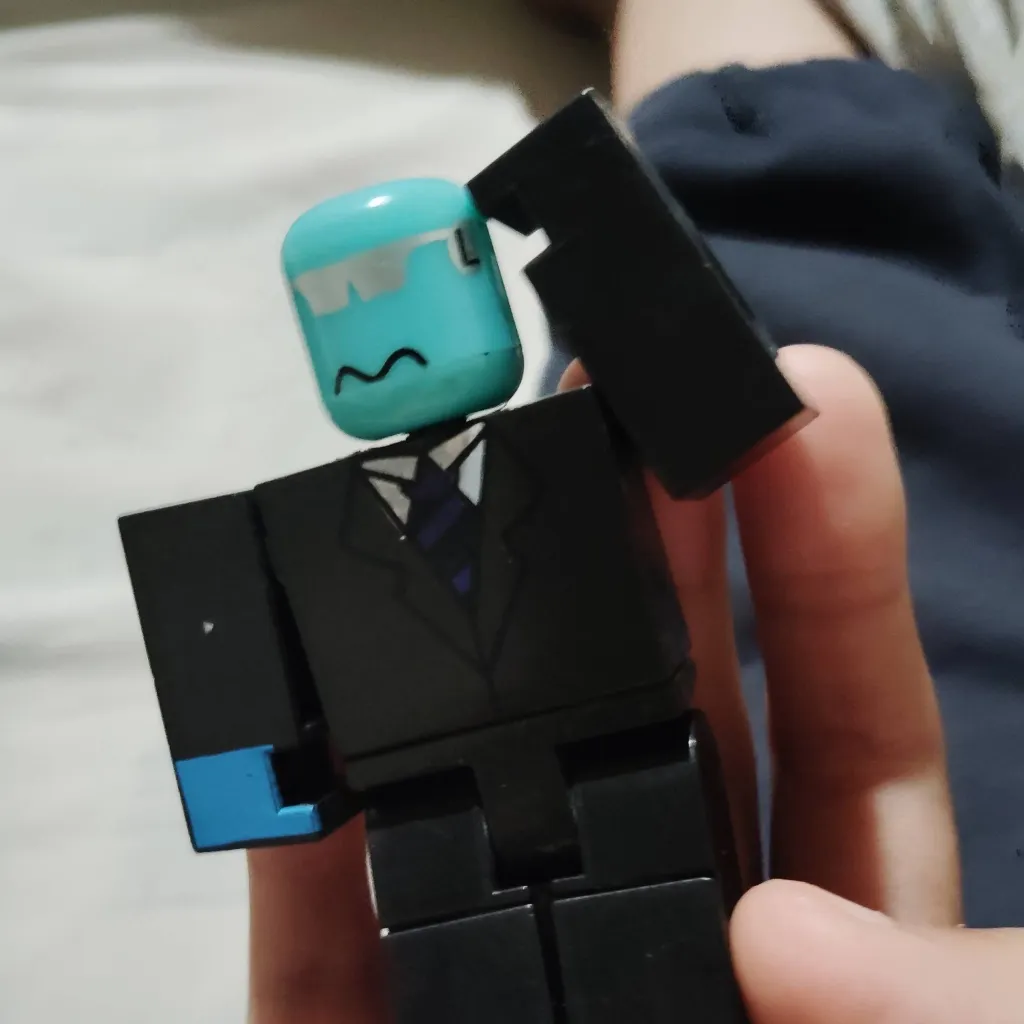 chat with ai character: Charles