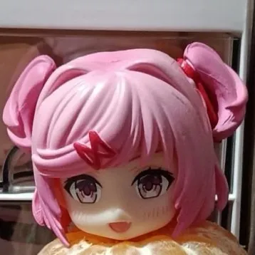 chat with ai character: Yandere Natsuki