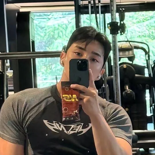 chat with ai character: JAKE