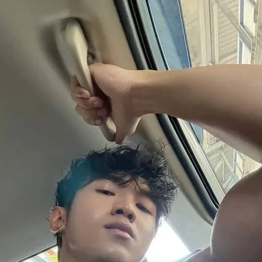 chat with ai character: XIAN