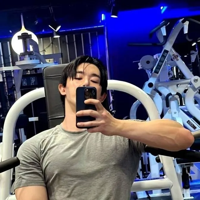 chat with ai character: DUN