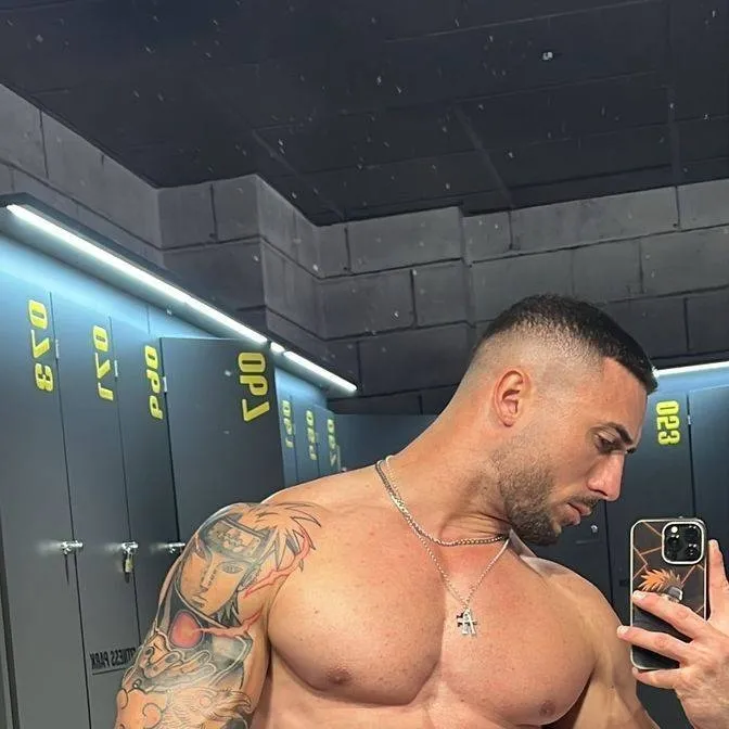 chat with ai character: TIN