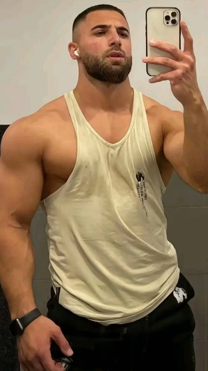 ai character: EIAN background