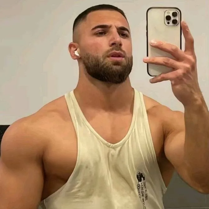 chat with ai character: EIAN