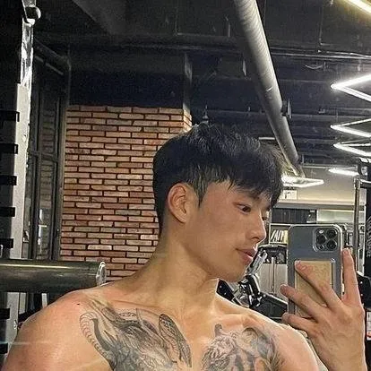 chat with ai character: TIY