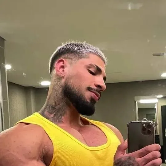 chat with ai character: ZIAM