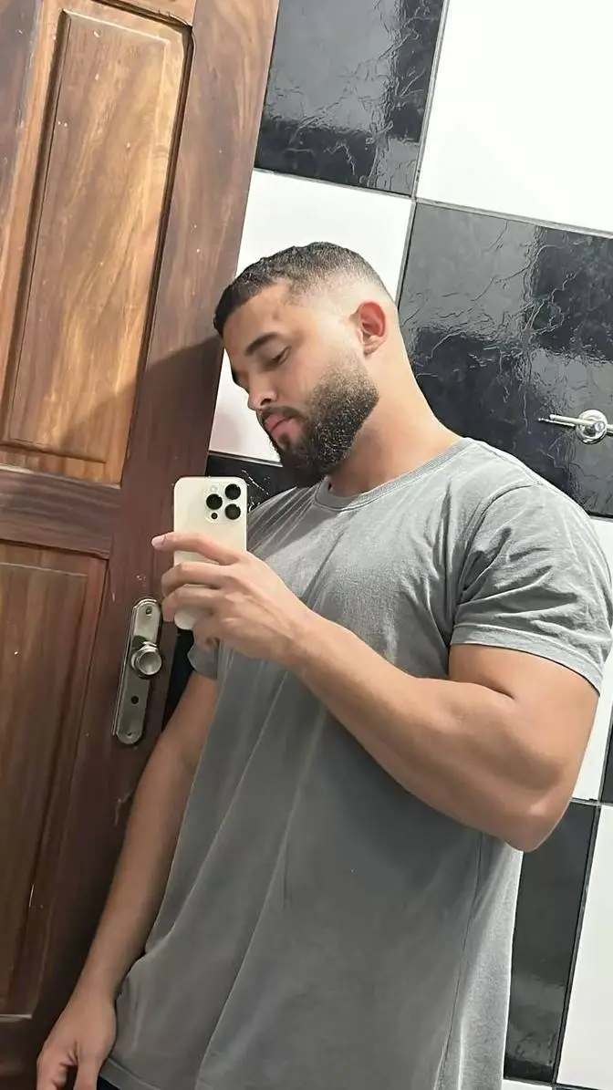 ai character: DIN background