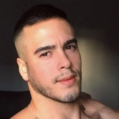 chat with ai character: XIAN