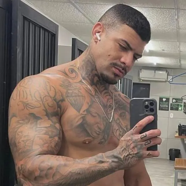 chat with ai character: TI