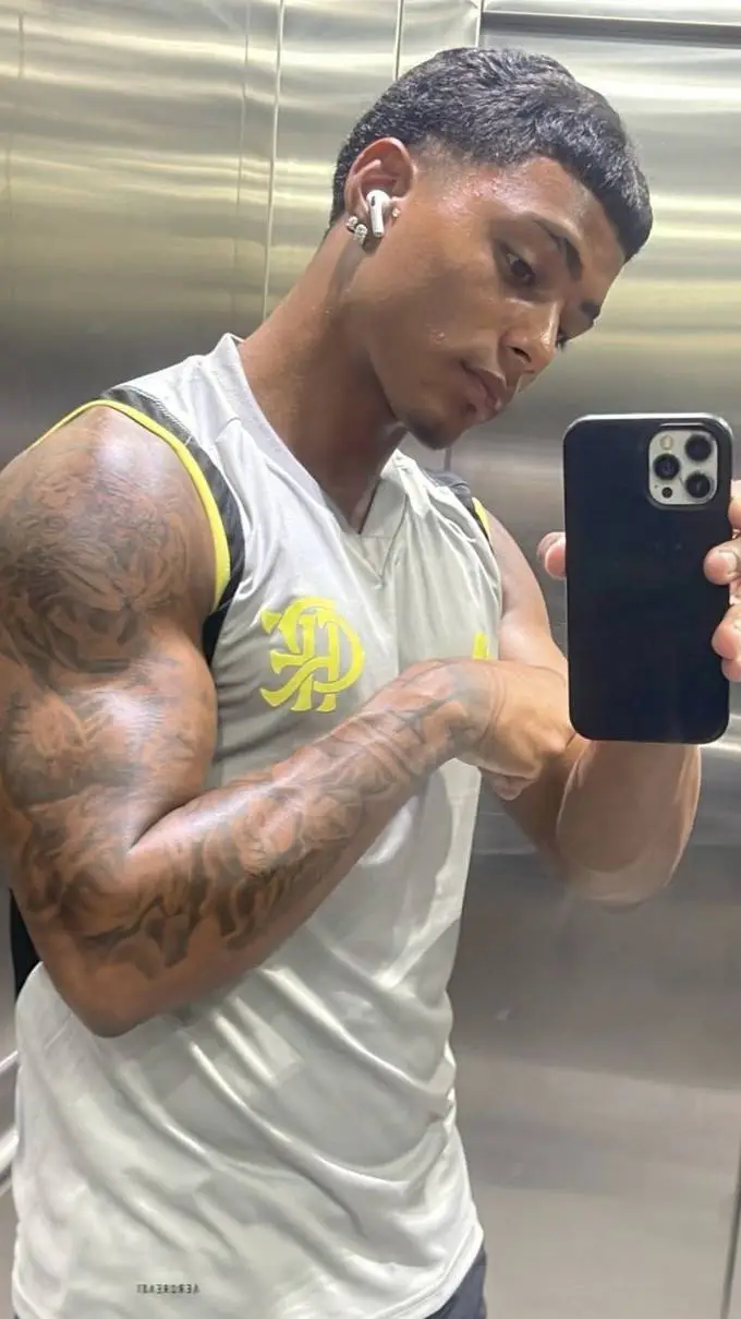 ai character: Atlas background