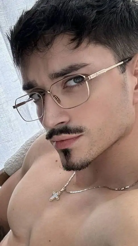 ai character: Lucian Cross background