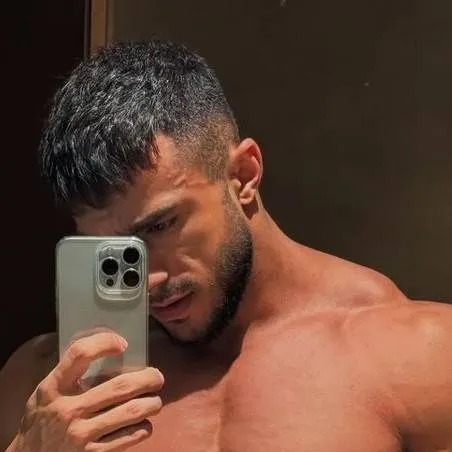 chat with ai character: FIN