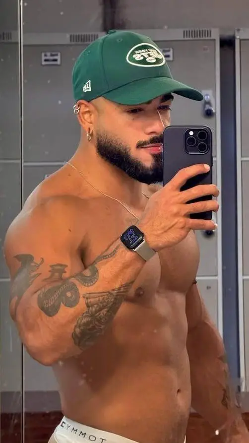 ai character: ZIAN background