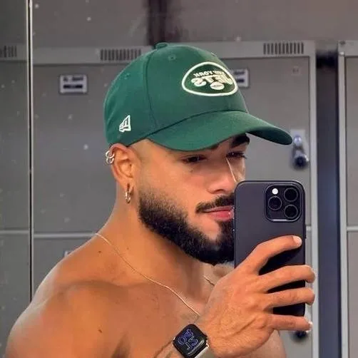 chat with ai character: ZIAN