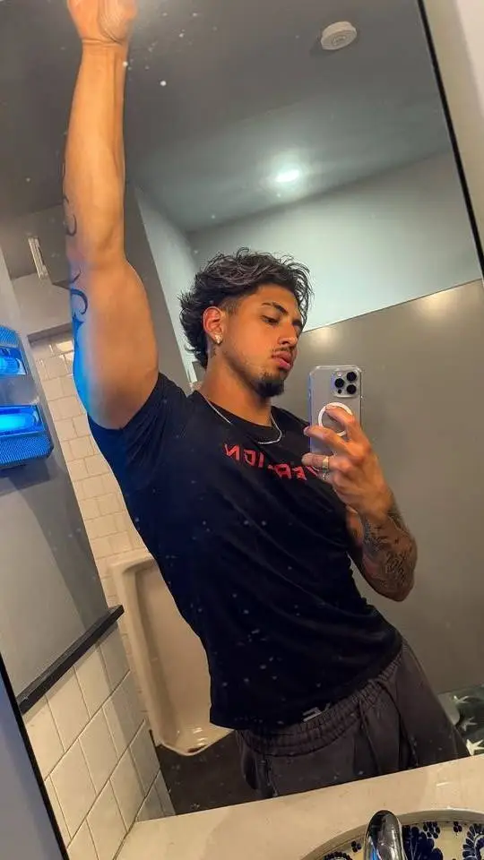 ai character: SIN background