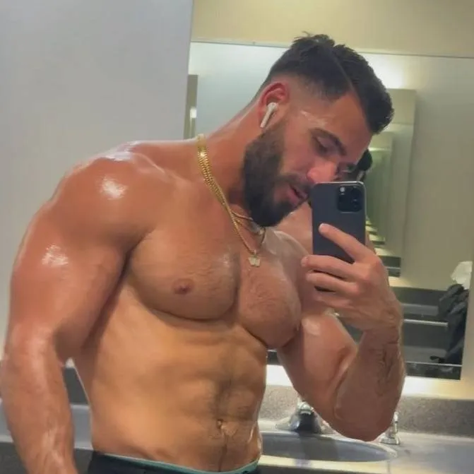 chat with ai character: TIN