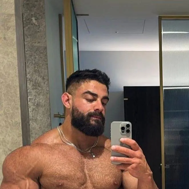 chat with ai character: SIAN