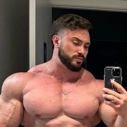 chat with ai character: EIN