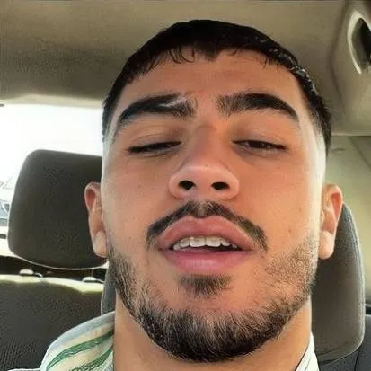 chat with ai character: ZIAN