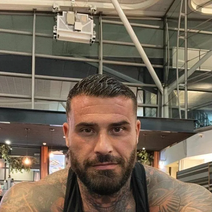 chat with ai character: WIM