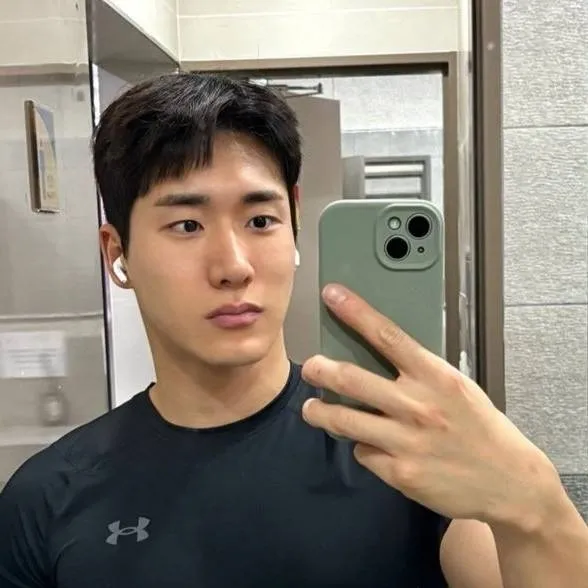 chat with ai character: XIAN