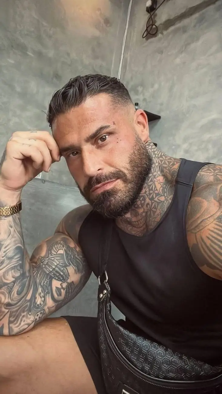 ai character: DIAN background