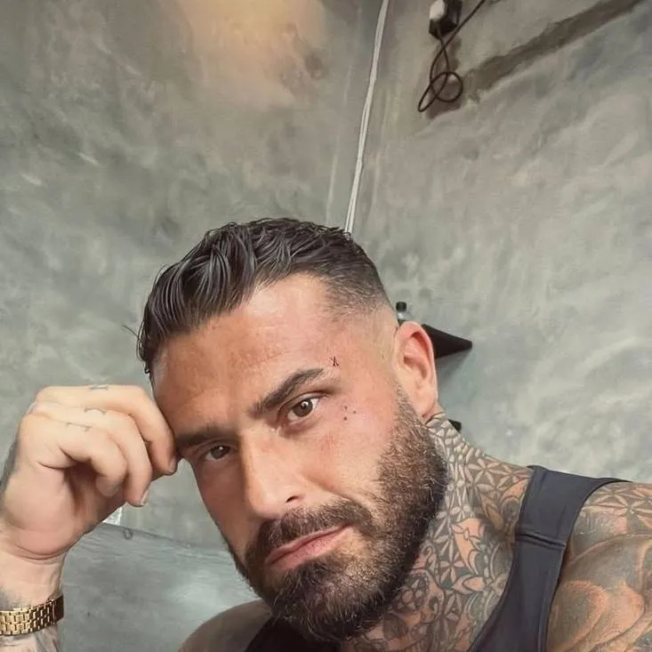 chat with ai character: DIAN