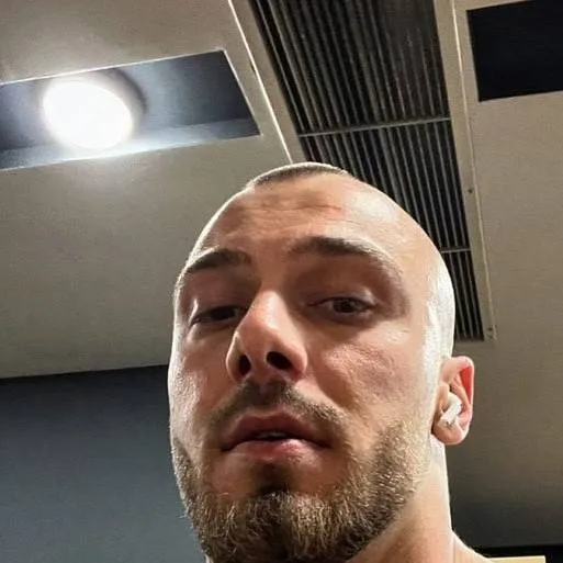 chat with ai character: DIAM